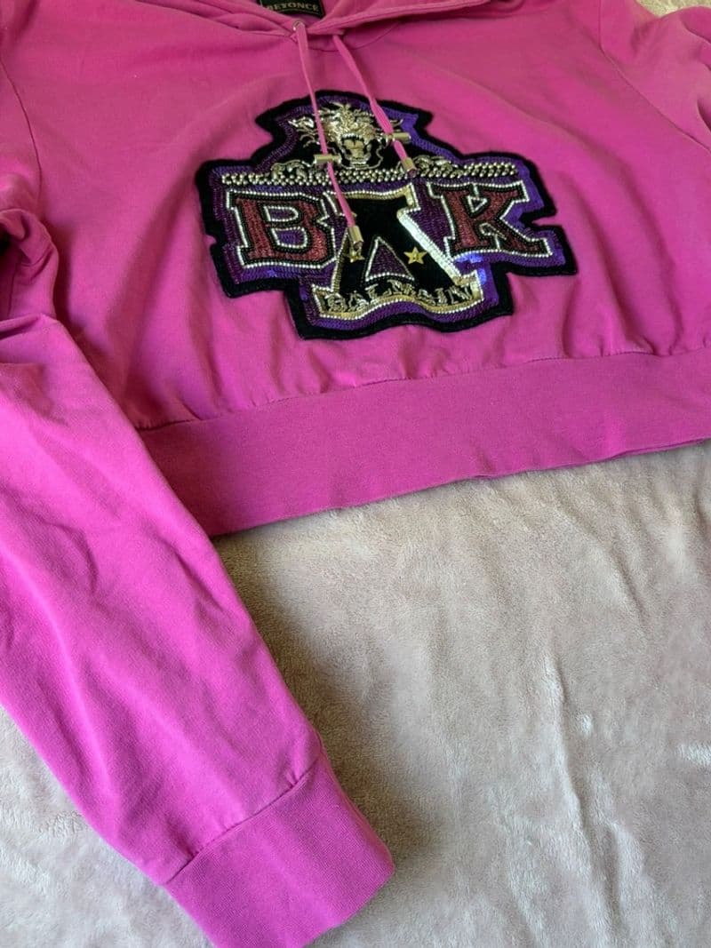 Balmain x Beyonce BAK Pink Cropped Hoodie Sequin Crest Womens Small — photo 3