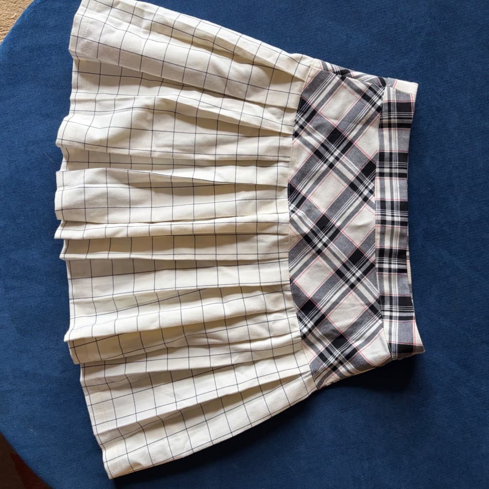 Urban Outfitters Plaid Mixed Print Pleated Mini Skirt Cream Black Red Size S NEW — photo 3