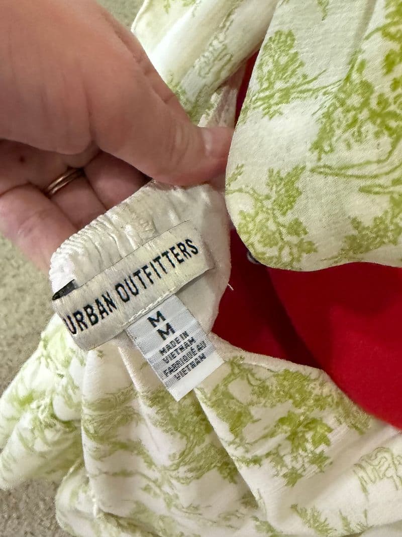 Tag showing size medium