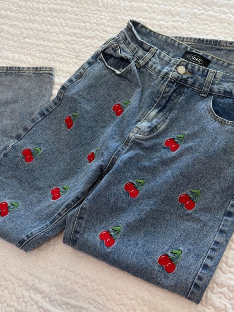 Cider Medium Wash High Waisted Cherry Embroidered Straight Leg Jeans Size M — photo 1