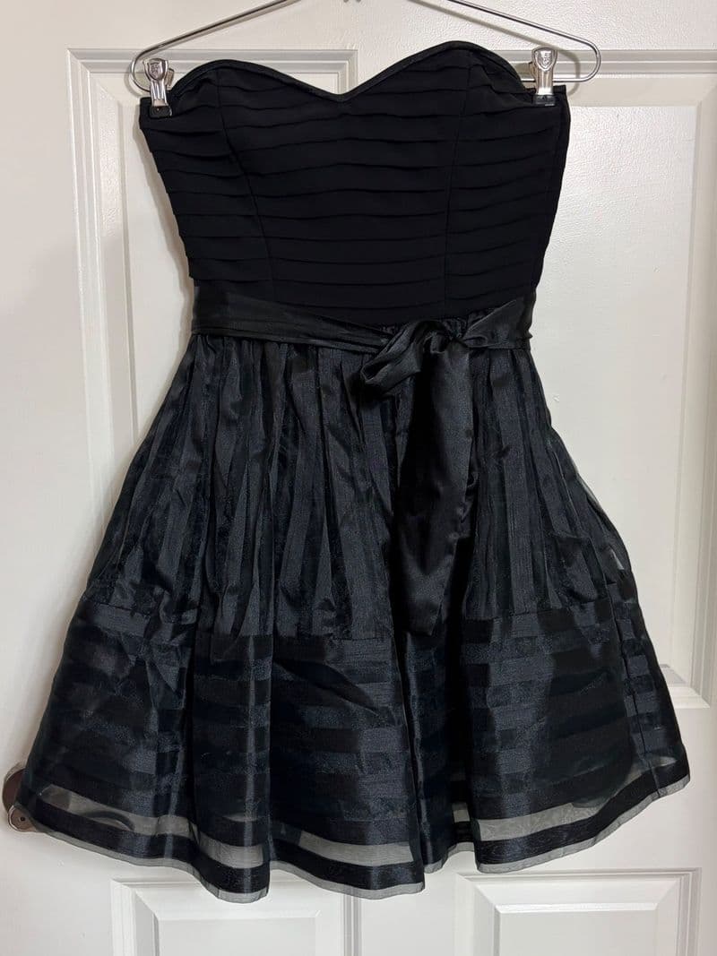 Betsey Johnson Cupcake Black Strapless Pleated Sweetheart Cocktail Dress Size 2 — photo 1