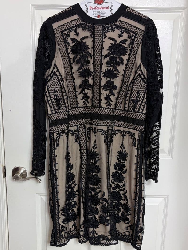 Karen Millen Black Floral Embroidered Lace Mini Dress Nude Lining US 16 — photo 1