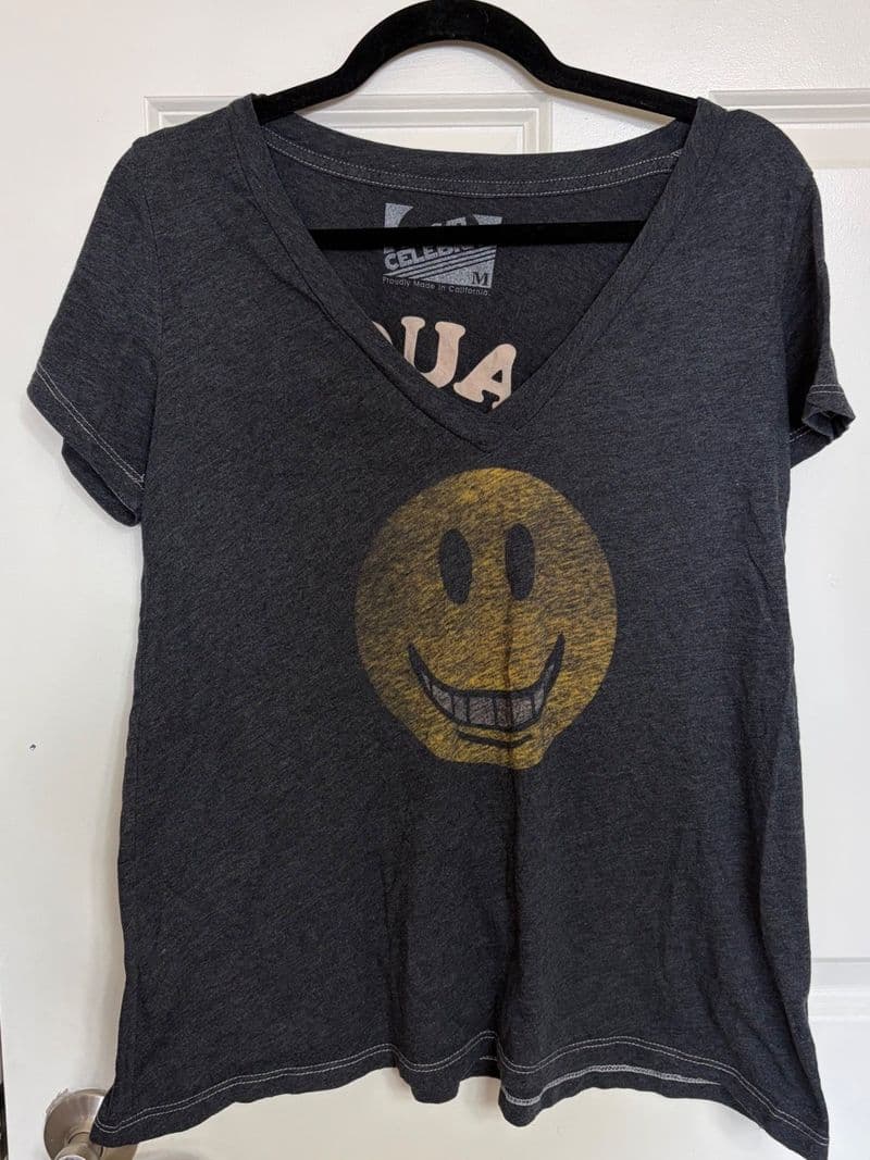 Local Celebrity Laugh More Smiley Face V-Neck Graphic Tee Gray Size M — photo 1