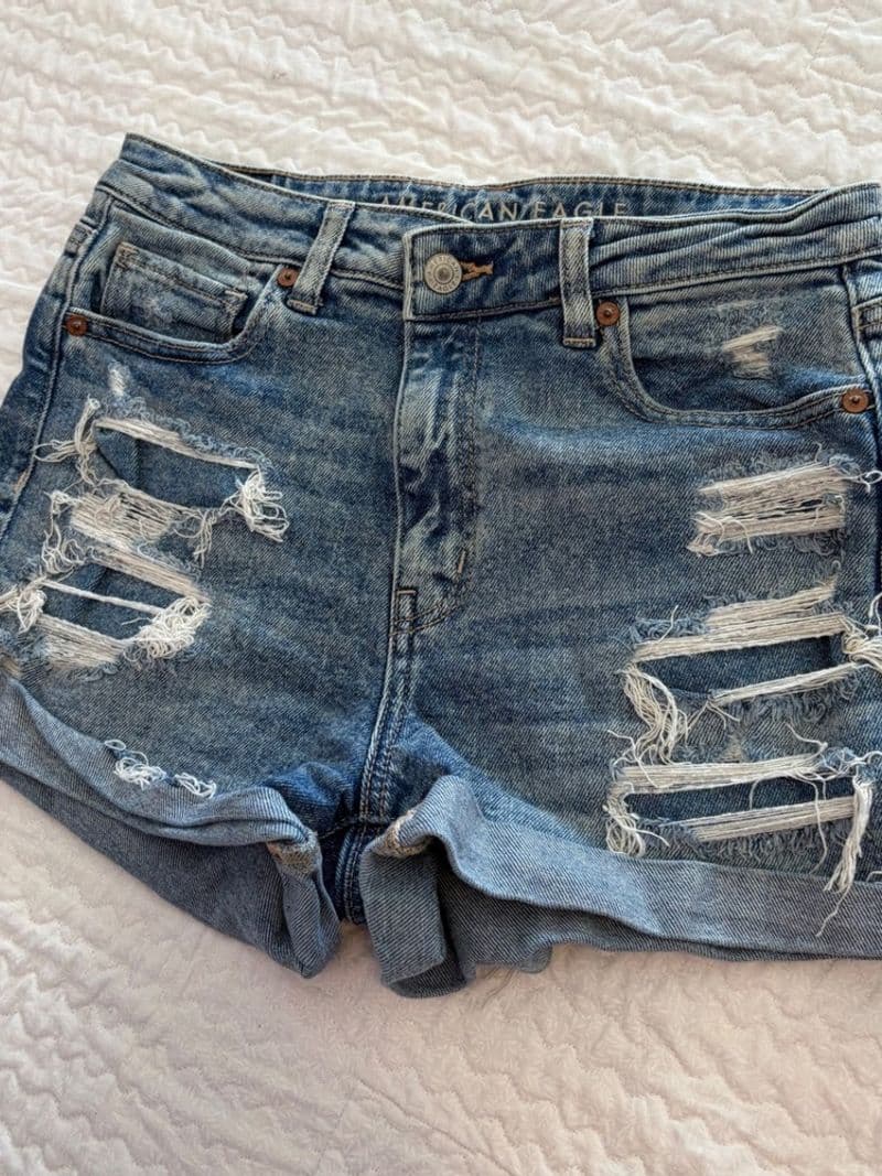 American Eagle Distressed High Waisted Denim Shorts Blue Cuffed Stretch Size 4 — photo 1