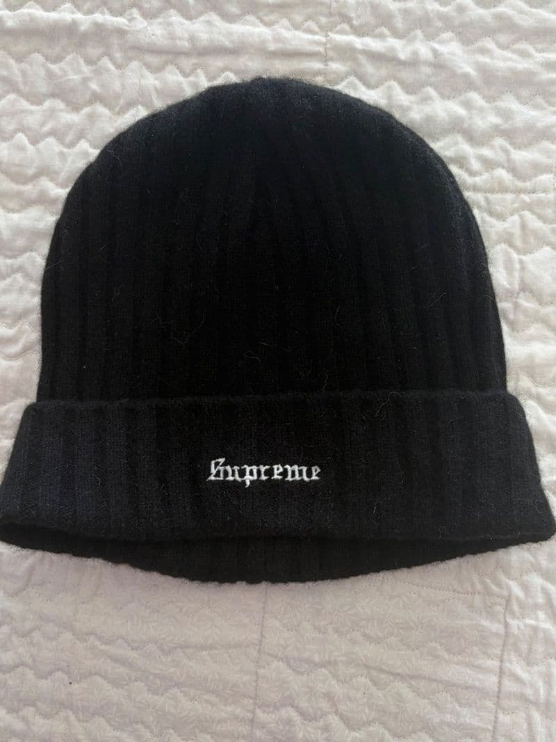 Supreme Black FW19 100% Cashmere Ribbed Beanie Old English Logo Knit Hat NYC — photo 1