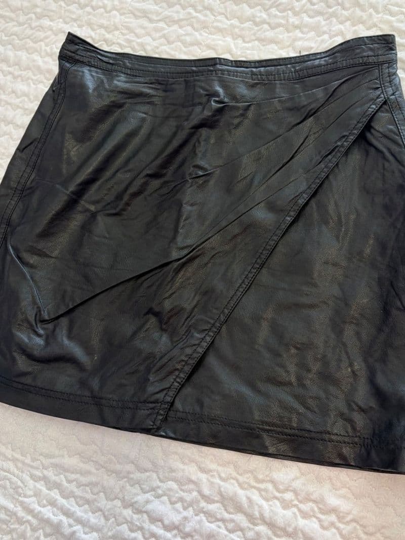 Free People Fake Out Faux Leather Wrap Skirt Skirt Size 6 Side Zip Edgy Boho — photo 1