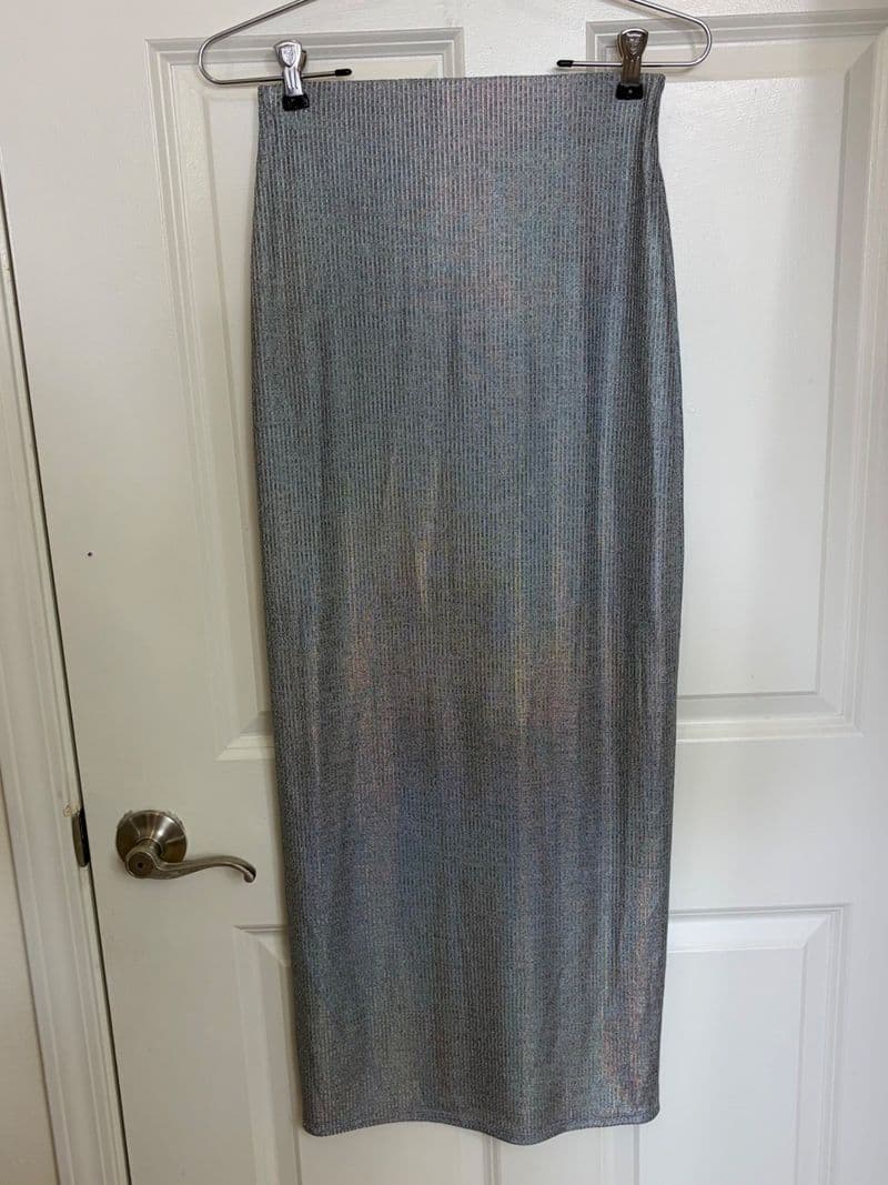 Hours Revolve Silver Holographic Ribbed Knit Maxi Skirt XS Metallic — photo 1