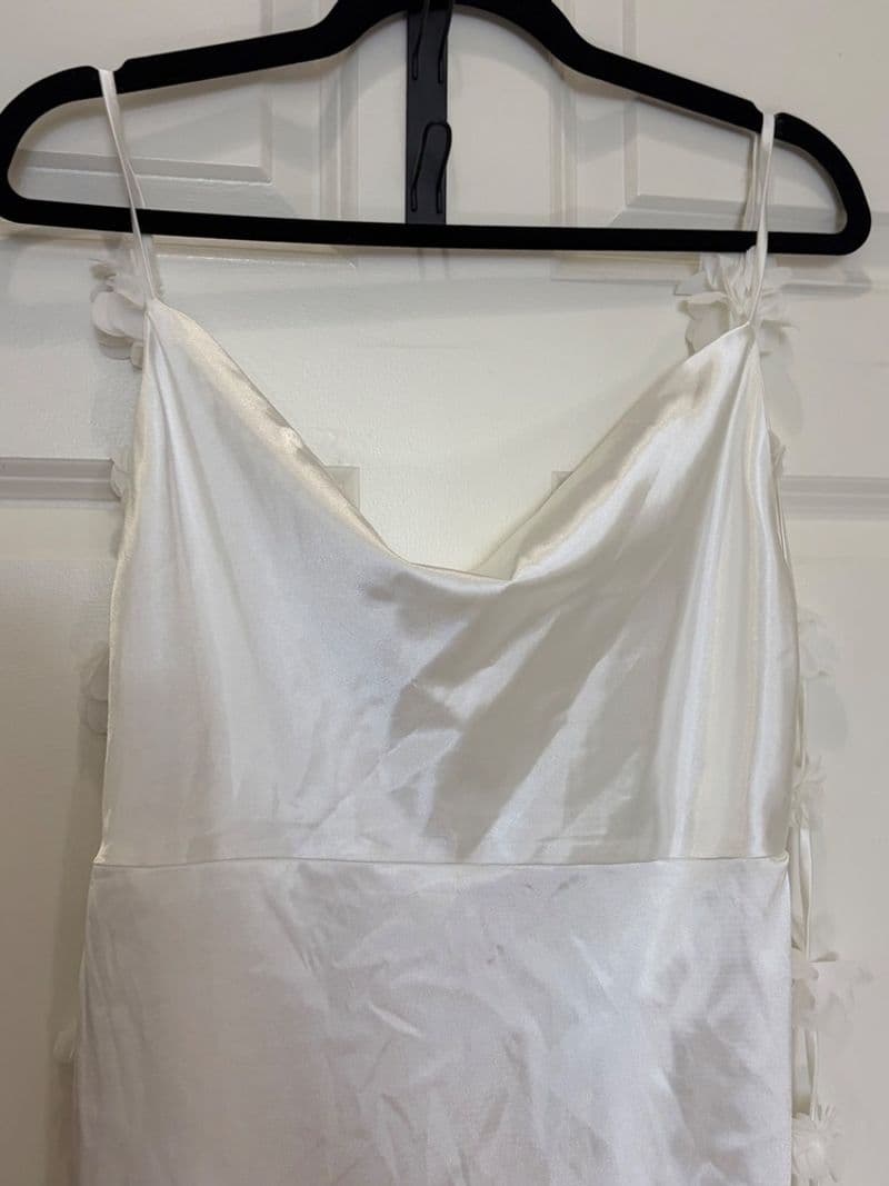 Stella Laguna Beach Cara Ivory Satin Cowl Neck Floral Maxi Dress Size M NWT — photo 1