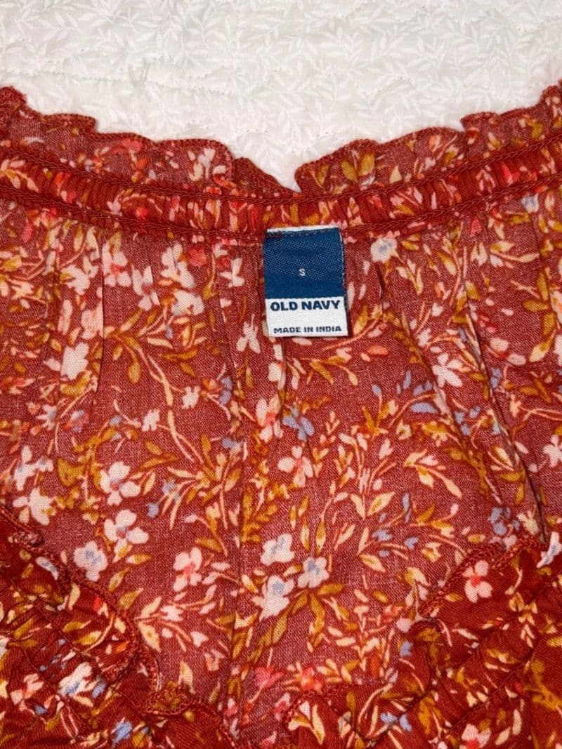 Old Navy Rust Red Floral Smocked Peplum Top Ruffle Neck Short Sleeve Small — photo 1