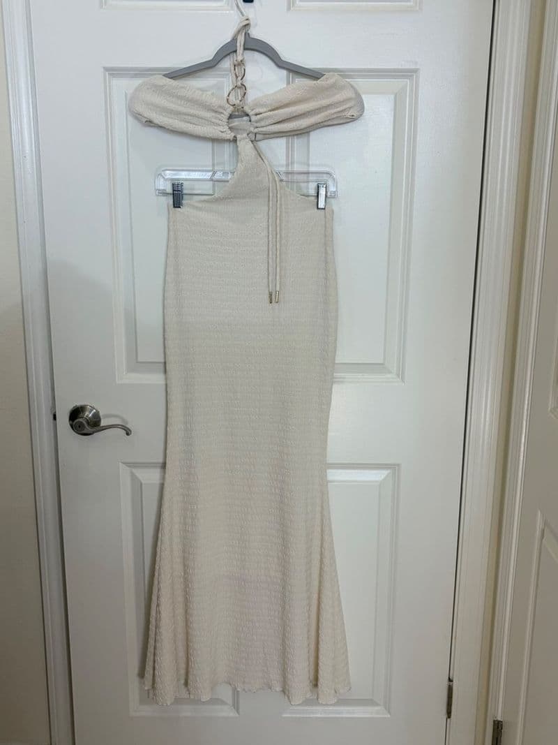 Fashion Nova Cream Textured Halter Top Mermaid Maxi Dress Medium — photo 1