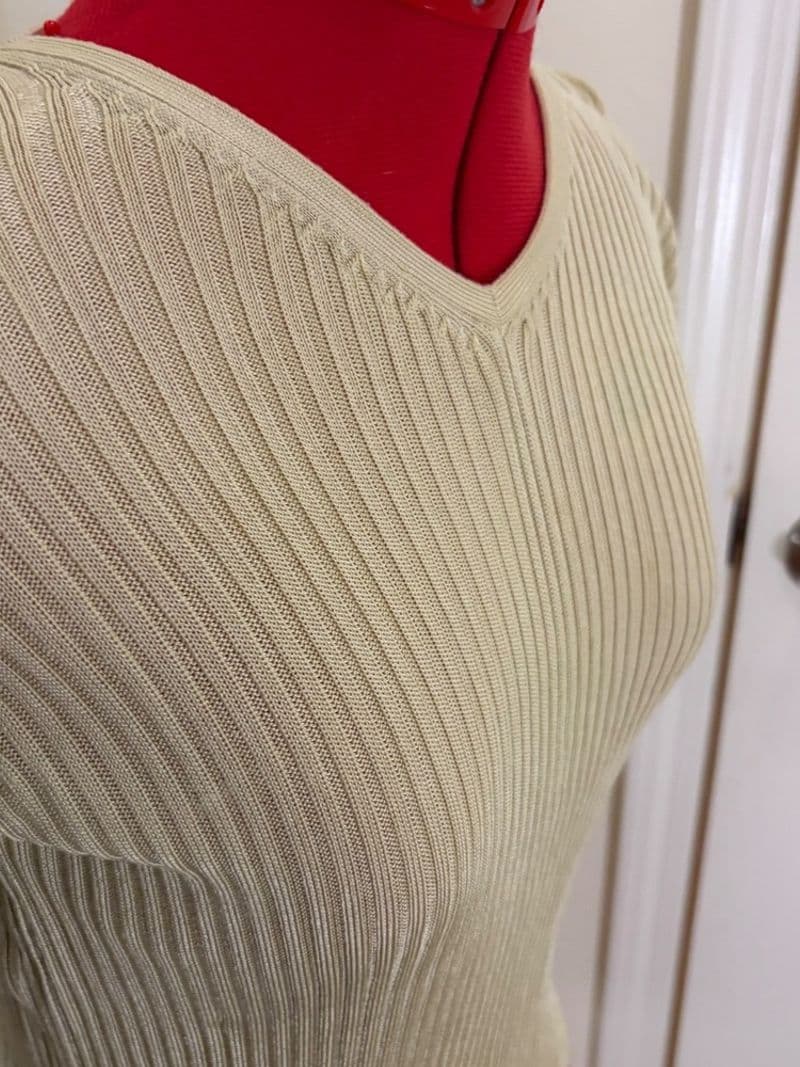 Club Monaco Vintage Ribbed Knit V-Neck Short Sleeve Top Small — photo 1