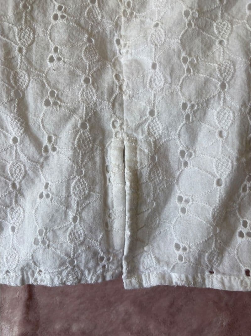 Forever 21 White Eyelet Mini Skirt Size Small Floral Embroidery Side Zip Slit — photo 1
