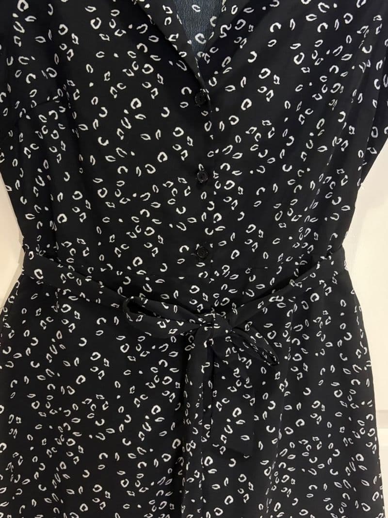 Lush Womens Black White Abstract Leopard Print Button Front Tie Waist Romper M — photo 1