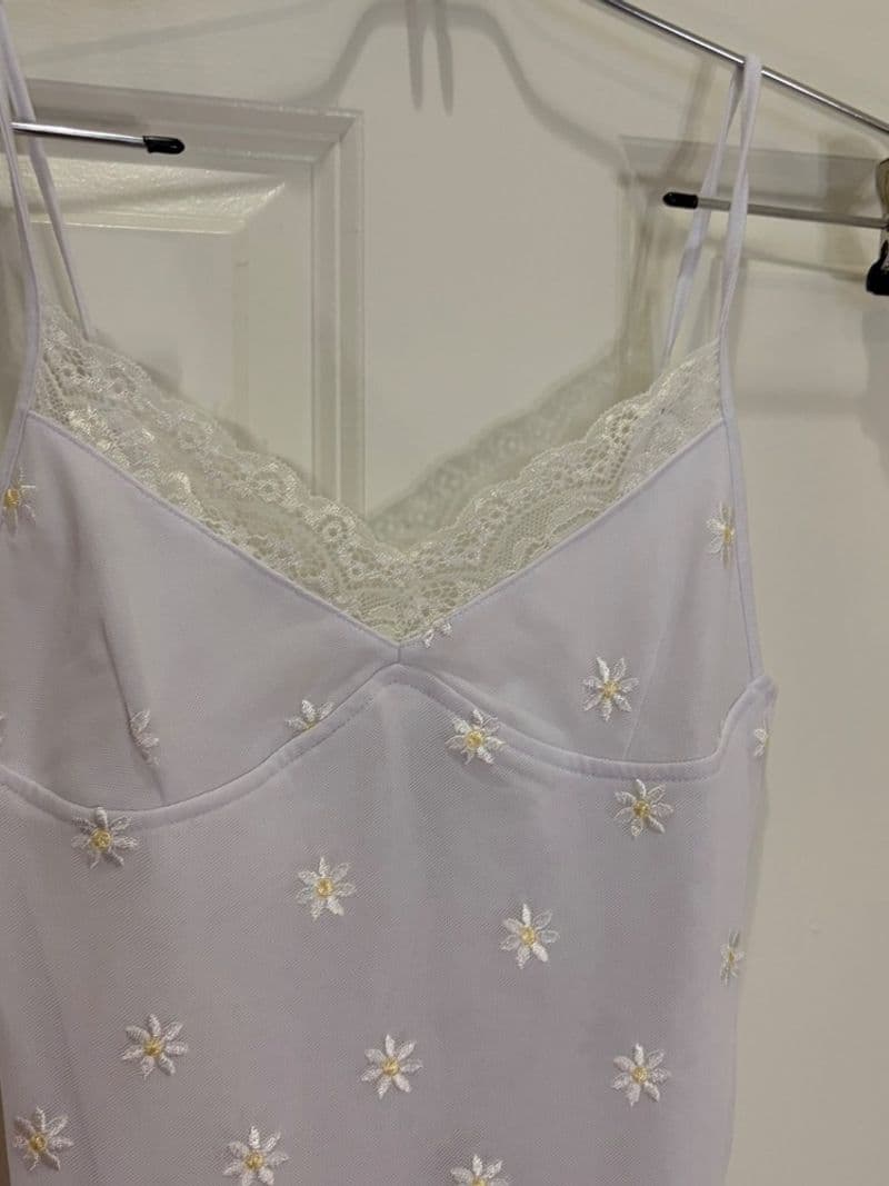 Motel Rocks White Daisy Embroidered Lace Trim Mesh Mini Slip Dress XS NEW — photo 1
