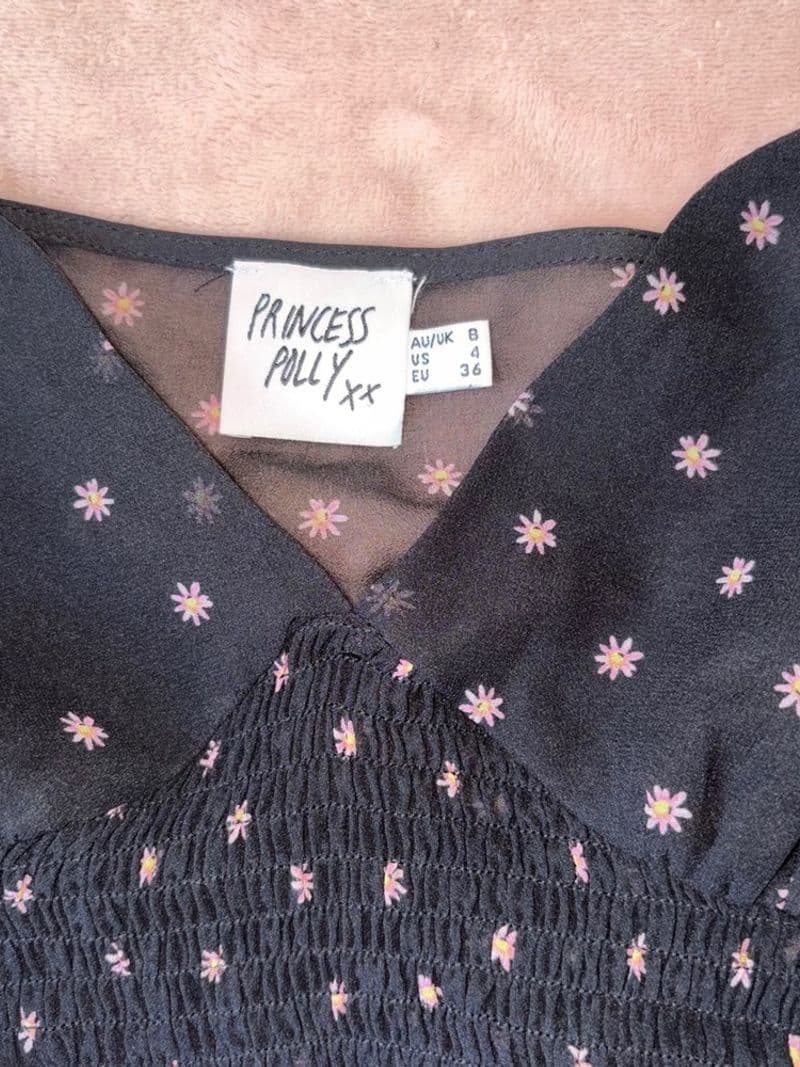 Princess Polly Black Daisy Floral Smocked Long Sleeve Crop Top Blouse US 4 — photo 1