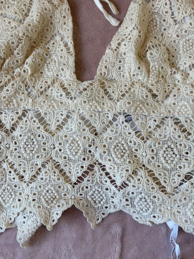 Cream Crochet Lace Halter Top Boho Festival Scalloped Hem Small — photo 1