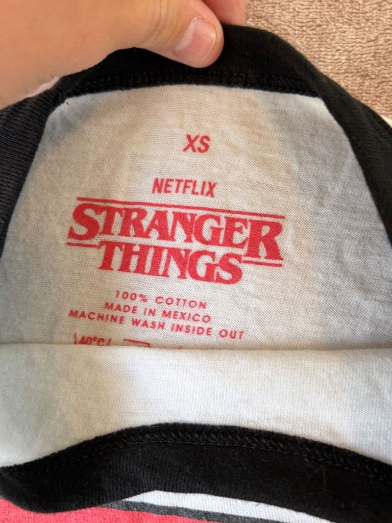 Stranger Things Raglan Baseball Tee Retro 80s Graphic Shirt XS — photo 1