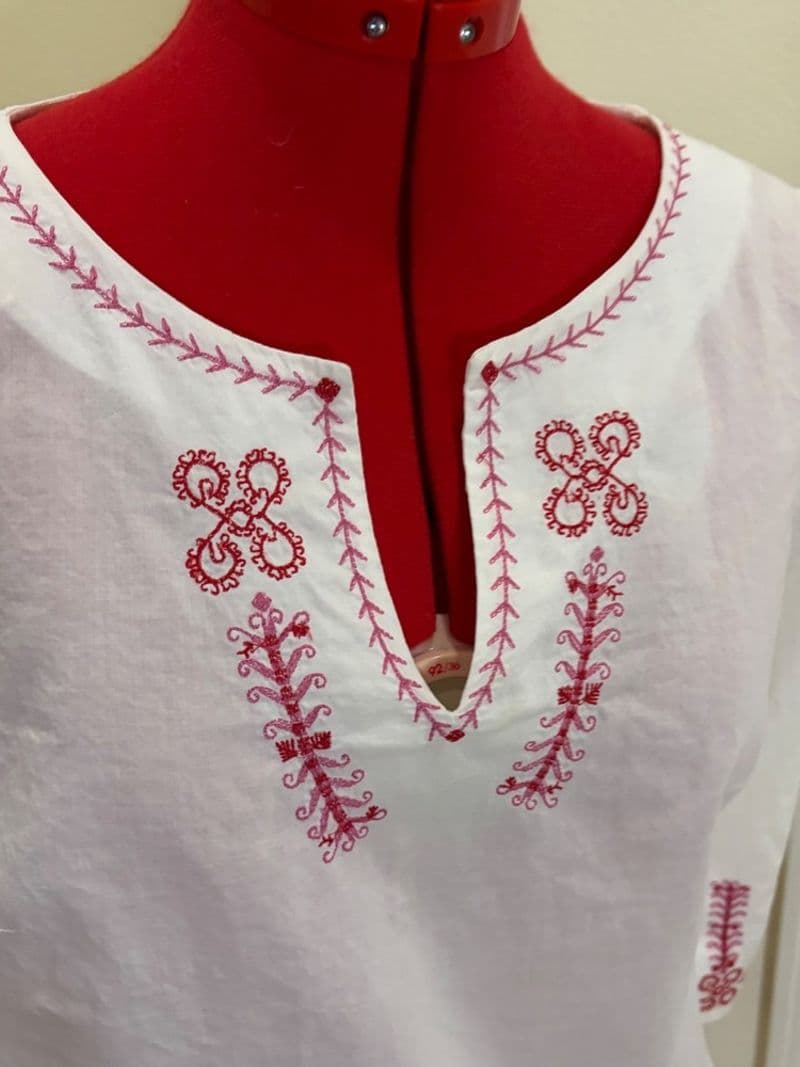 Euro Summer Peasant Ann Taylor LOFT White Cotton Embroidered Blouse Small — photo 1