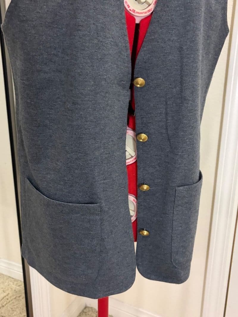 Alfred Dunner Vintage Gray Knit Button Front Vest Gold Tone Buttons Size 8 USA — photo 1