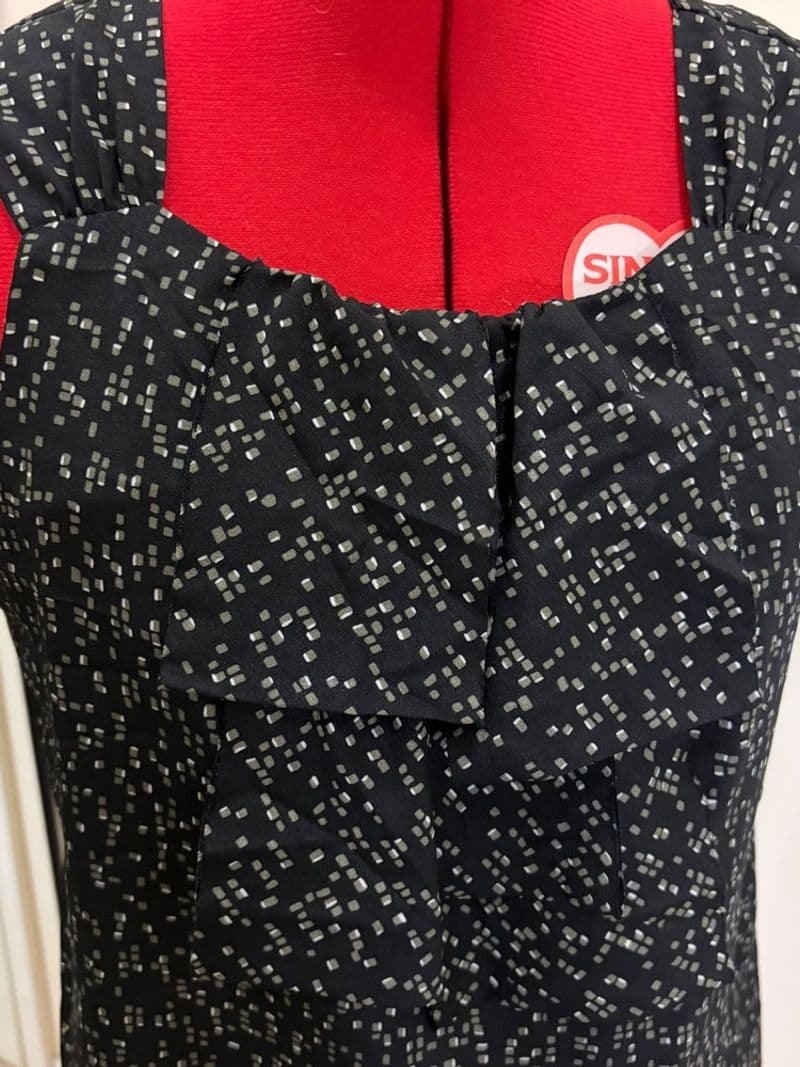 Mossimo Black Silver Geometric Ruffle Front Sleeveless Blouse Medium — photo 1
