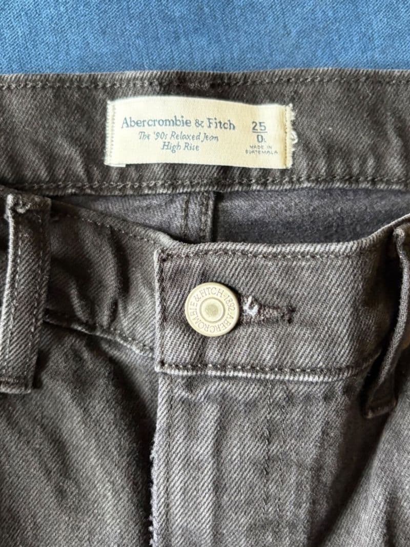 Abercrombie & Fitch The 90s Relaxed Jean High Rise Washed Black Distressed 25 — photo 1