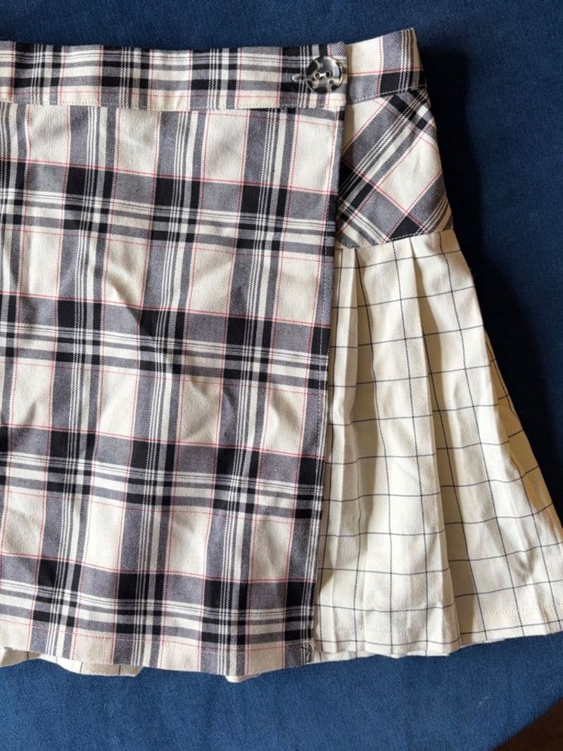 Urban Outfitters Plaid Mixed Print Pleated Mini Skirt Cream Black Red Size S NEW — photo 1
