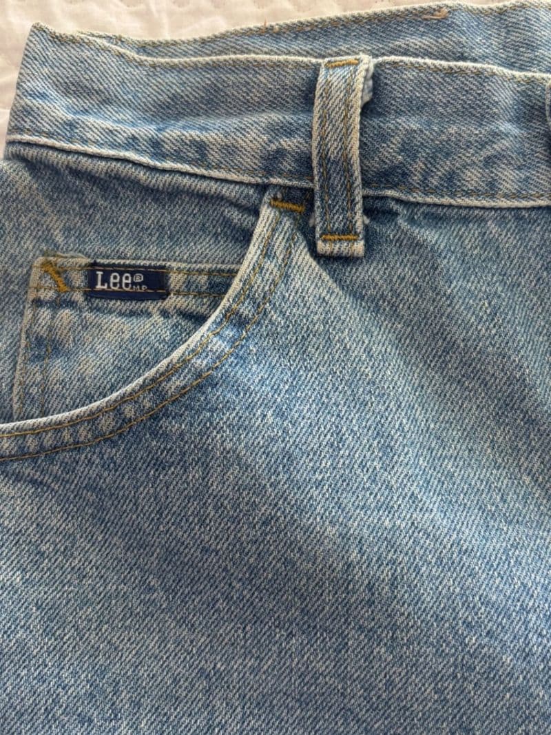 Vintage Lee High Waisted Denim Shorts Light Wash Mom Jean 12 MED 27 Waist — photo 1