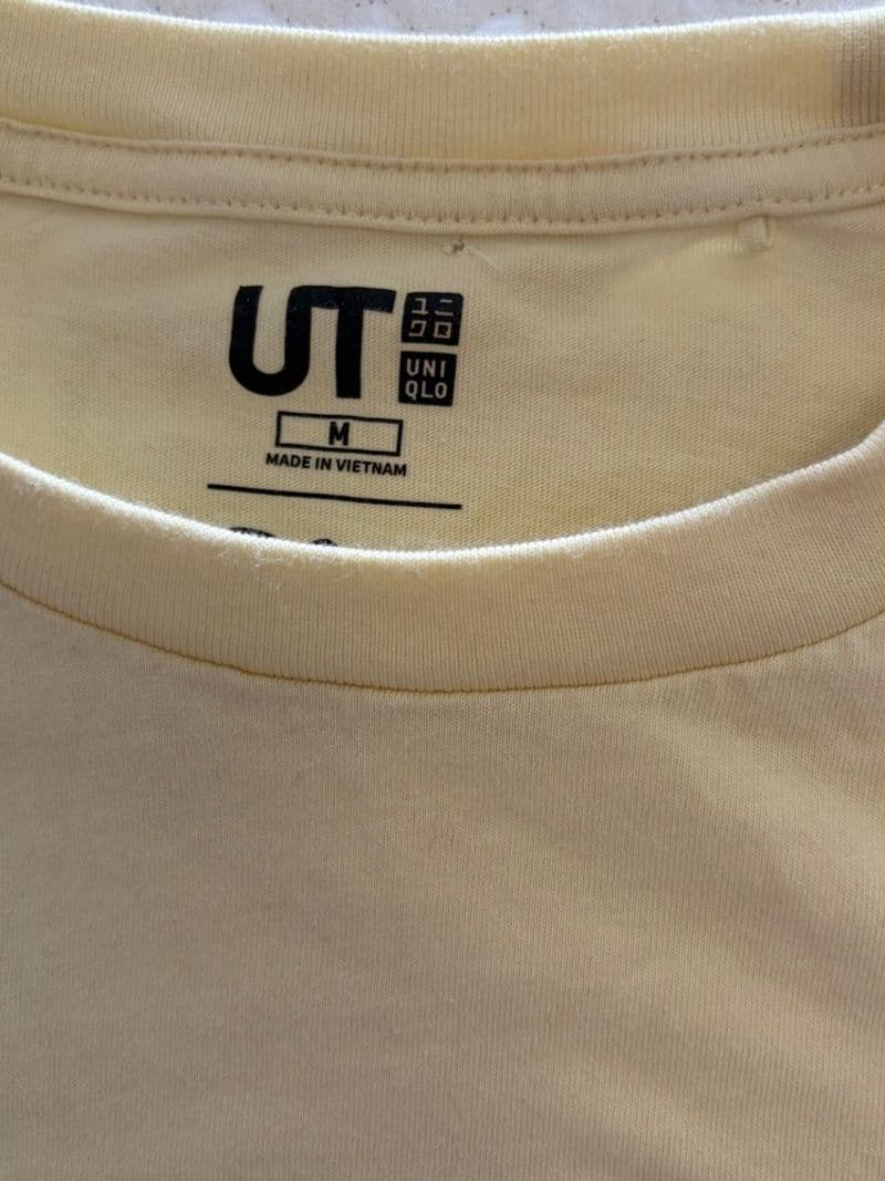 Uniqlo Mickey Aloha T-Shirt Mens Medium Yellow Disney Graphic Tee — photo 1