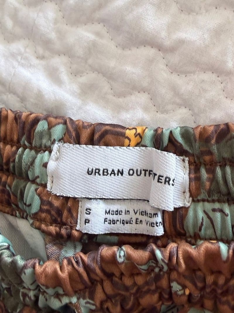 Urban Outfitters Mens Tiger Floral Honeycomb Print Satin Shorts Brown Small — photo 1